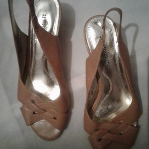 Naturalizer women wedge heels Sandals sz 7.5 m.